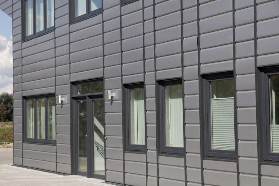 Wirtschaftlicher „Kassetten-Look“ für die Fassade, Mittelweg 9a, 25855 Haselund